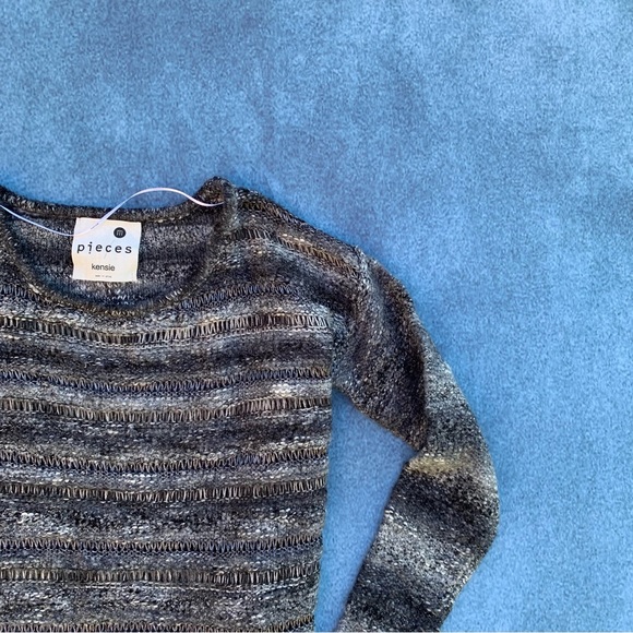 Pieces by Kensie grey variegated sweater size M - Picture 3 of 9